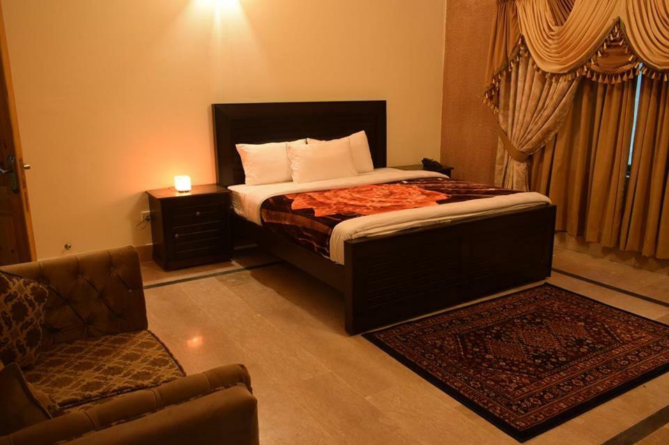 Royal Emirates Residence Abbottabad Exterior foto